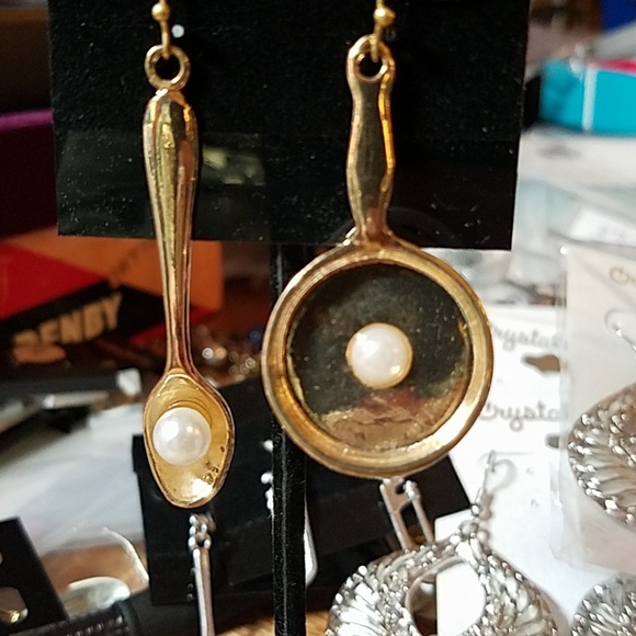 Pearl Accented 1.5" Pan & 2" Spoon Gold Tone Earrings Food - Picture 1 of 1
